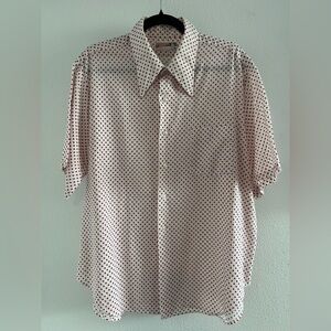 Casual Short-Sleeve Button-Down Shirt in White with Red Dot Print